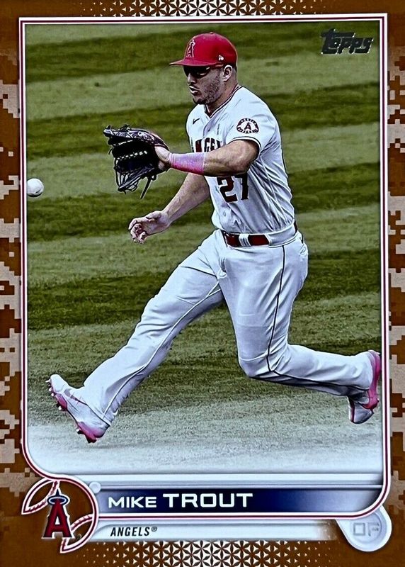 Mike Trout 2022 Topps #27 Memorial Day Camo /25 SGC 9.5