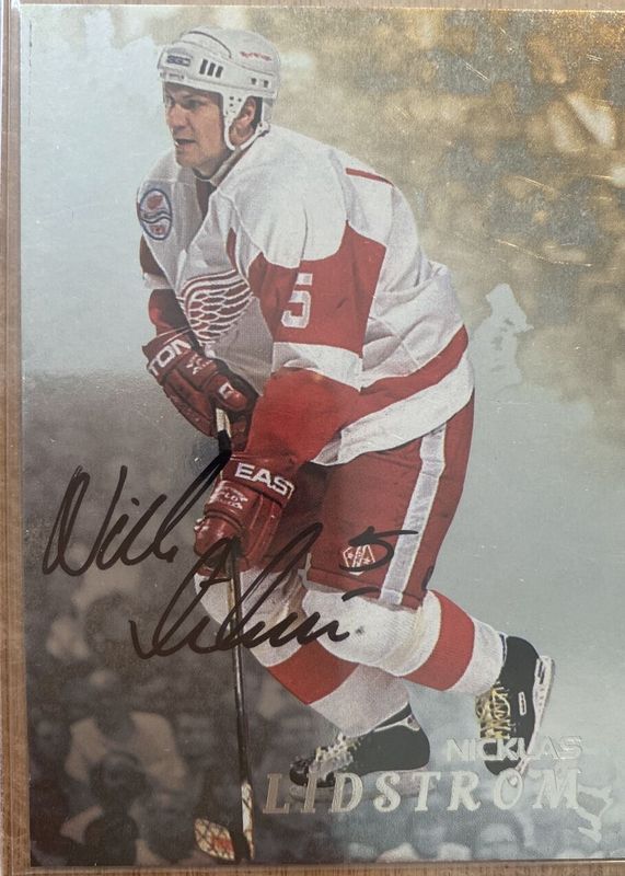 Nicklas Lidstrom 1998 Be A Player #197 Autograph