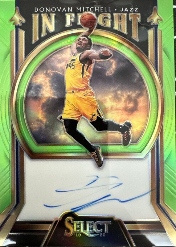 Donovan Mitchell 2019 Select #IF-DML In Flight Signatures - Neon Green (/49) RAW