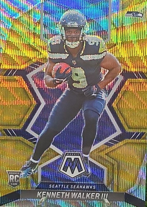 Kenneth Walker III 2022 Mosaic #308 Gold Wave /17 Rookie RAW