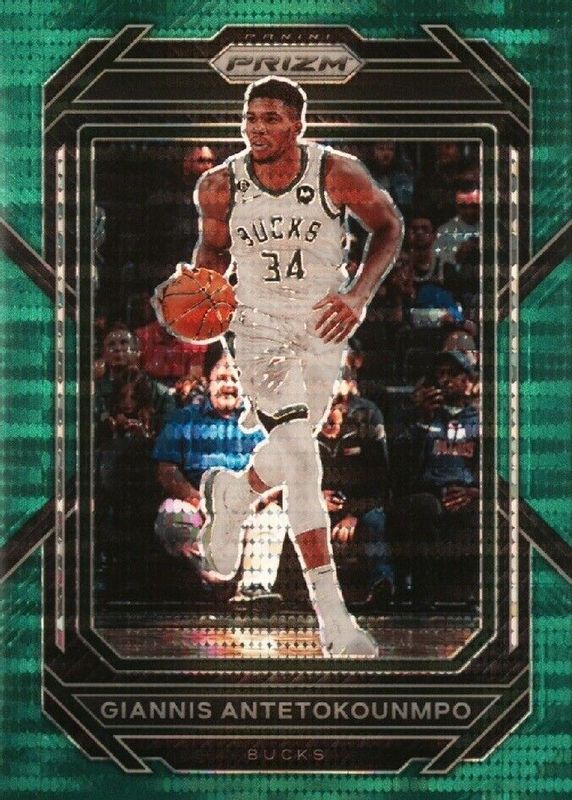 Giannis Antetokounmpo 2022 Prizm #96 Green Pulsar /25 SGC 10