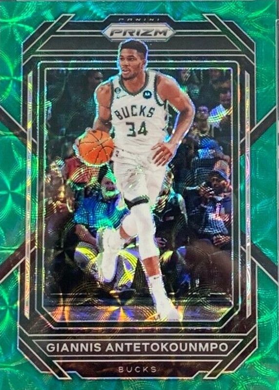 Giannis Antetokounmpo 2022 Prizm #96 Choice Green /8 PSA 9