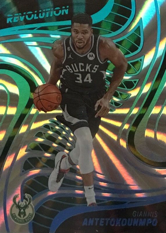 Giannis Antetokounmpo 2022 Revolution #73 Sunburst /75 SGC 9.5