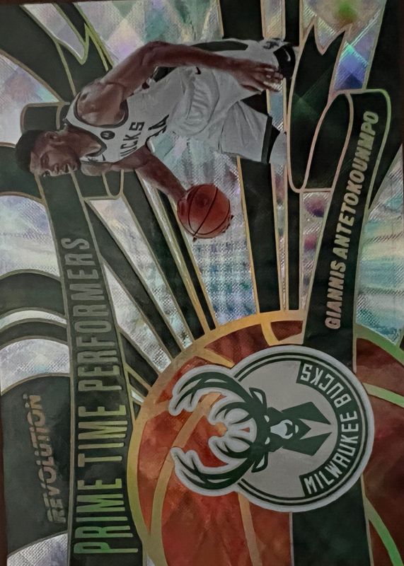 Giannis Antetokounmpo 2022 Revolution #19 Prime Time Performers /(SSP) RAW