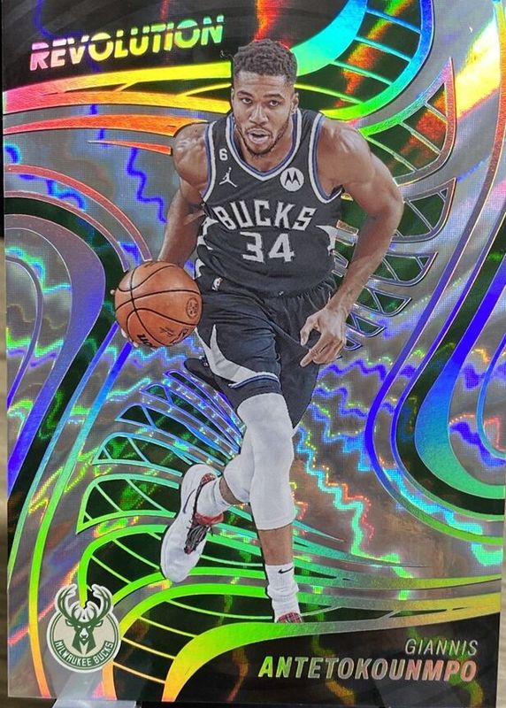 Giannis Antetokounmpo 2022 Revolution #73 Asia Holo Silver /75 RAW