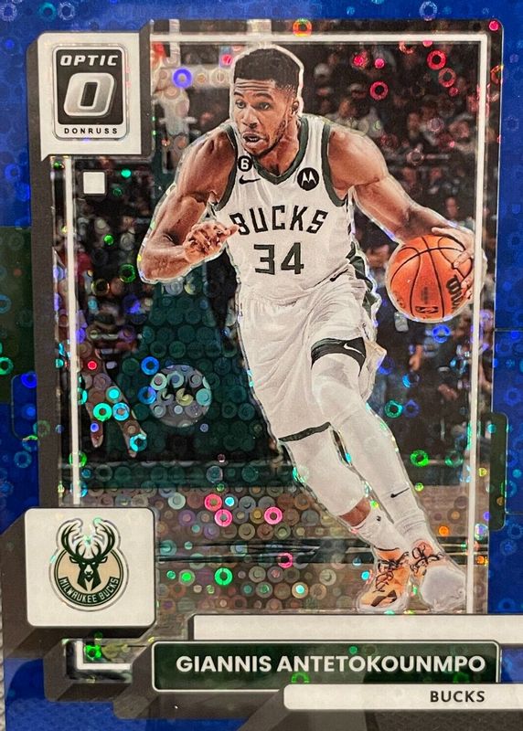 Giannis Antetokounmpo 2022 Optic #75 Fast Break Blue /49 PSA 10