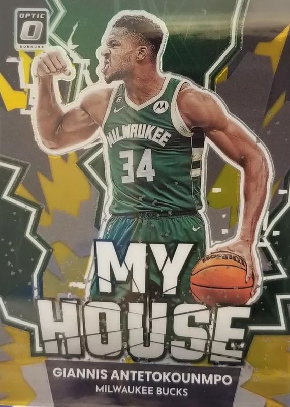 Giannis Antetokounmpo 2022 Optic #6 My House - Gold /10 PSA 10