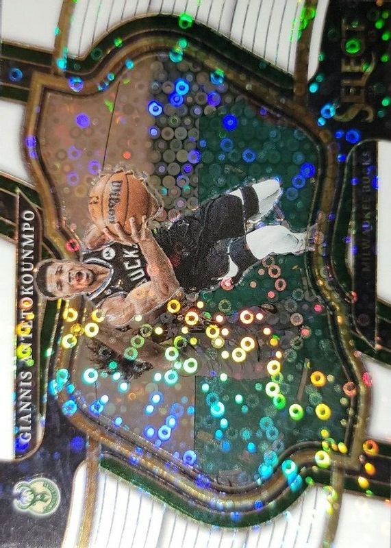 Giannis Antetokounmpo 2022 Select #261 Courtside White Disco /75 PSA 10