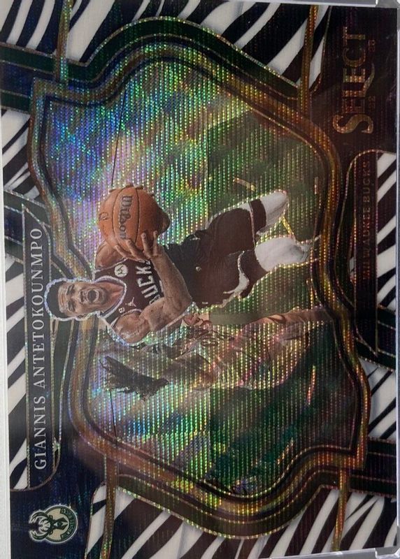 Giannis Antetokounmpo 2022 Select #261 Courtside Zebra /(SSP) PSA 10