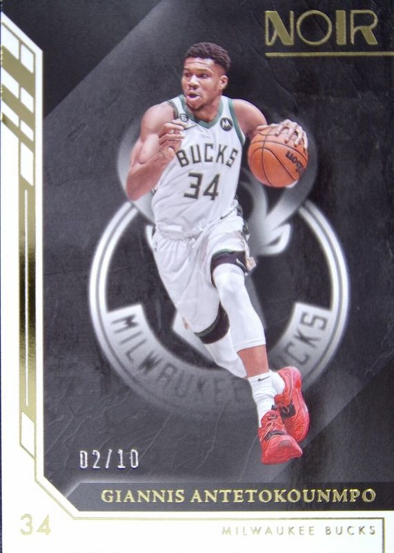 Giannis Antetokounmpo 2022 Noir #49 Association Edition - Gold /10 PSA 10