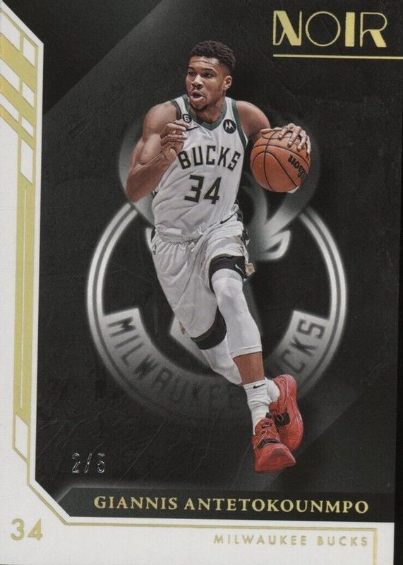 Giannis Antetokounmpo 2022 Noir #49 Association Edition - Holo Gold /5 PSA 10