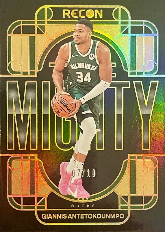 Giannis Antetokounmpo 2023 Recon #16 The Mighty - Gold /10 RAW
