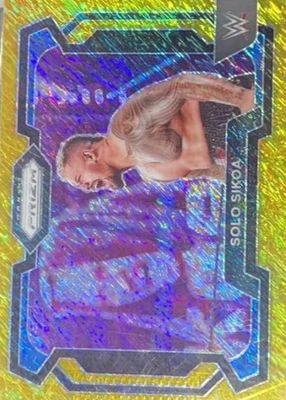2024 Prizm WWE #49 Gold Shimmer /5