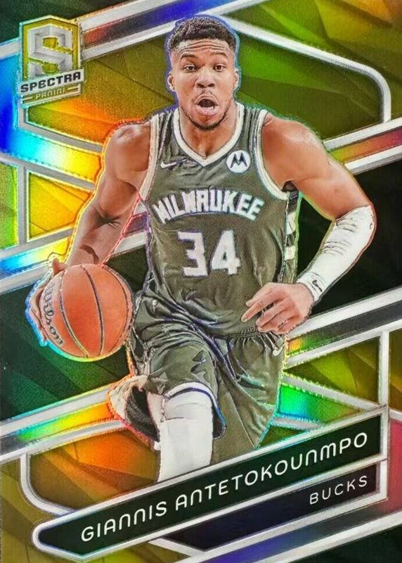 Giannis Antetokounmpo 2023 Spectra #125 Gold /10 SGC 9.5