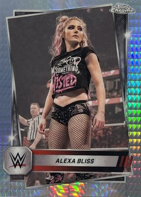 2025 Topps Chrome WWE #107 Prism Refractor