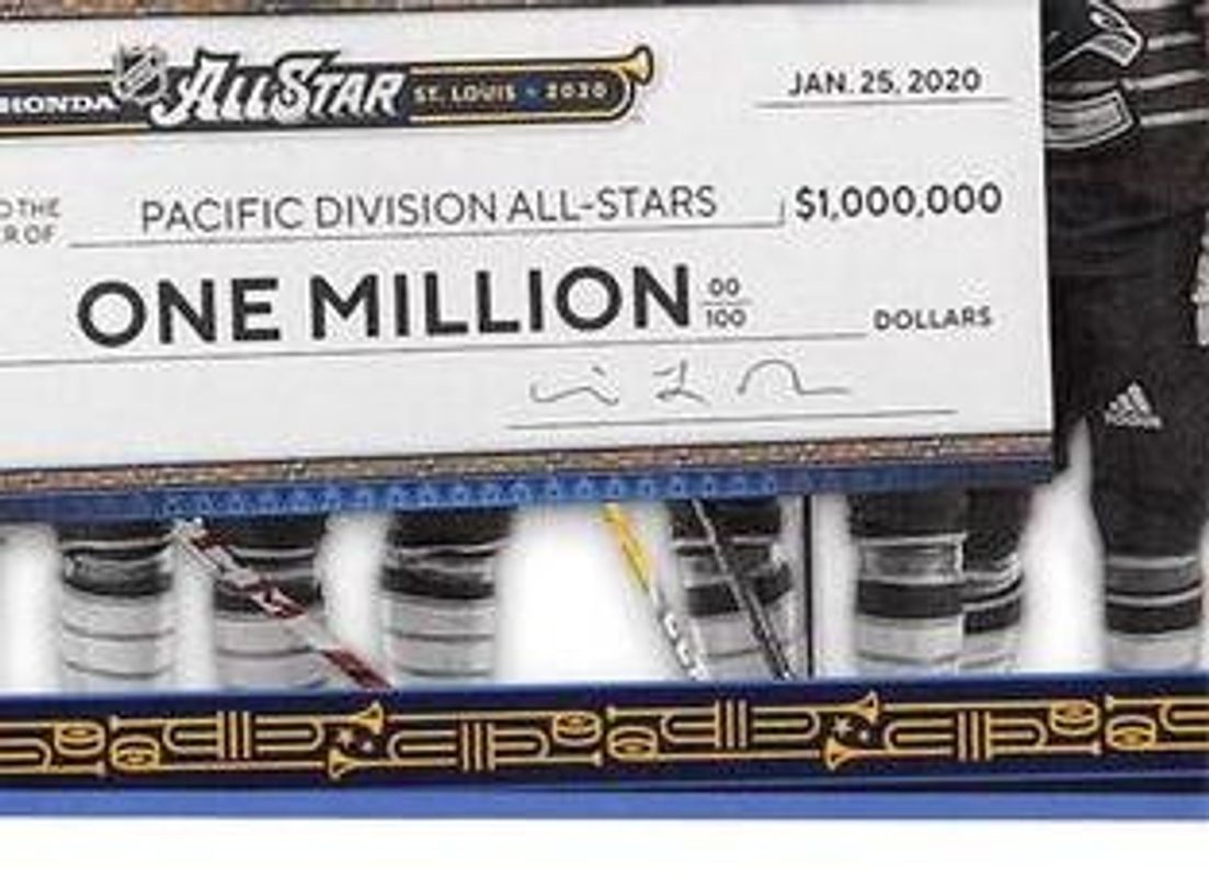 2020 Topps NHL Sticker Collection #620 Base