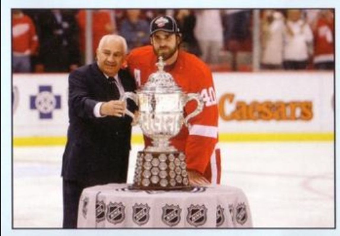 2009 Panini Stickers #354 Base