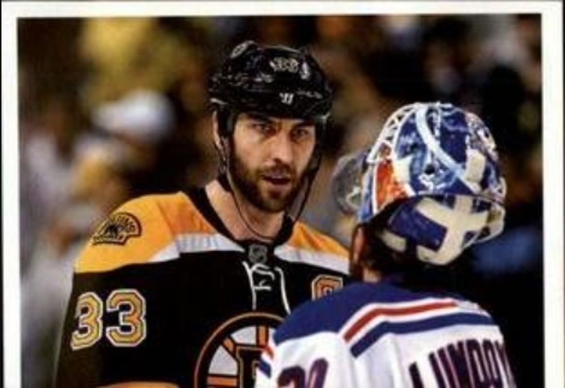 2013 Panini Stickers #9 Base