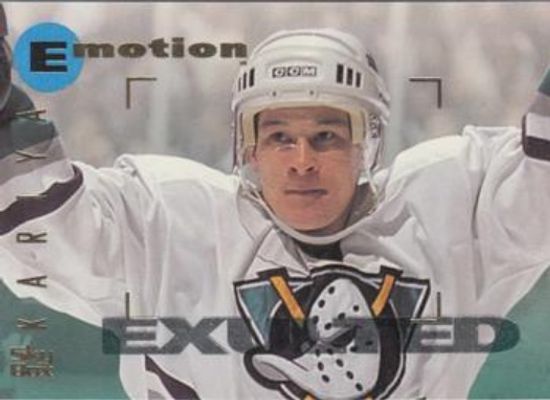 1995 Skybox E-Motion #3 Base