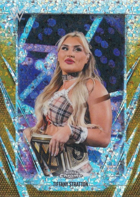 2026 Topps Chrome WWE #29 Gold Mini Diamond Refractor /50