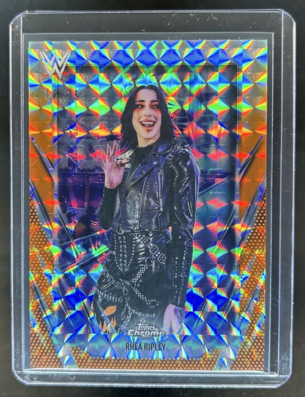 2026 Topps Chrome WWE #20 Orange Geometric Refractor /25