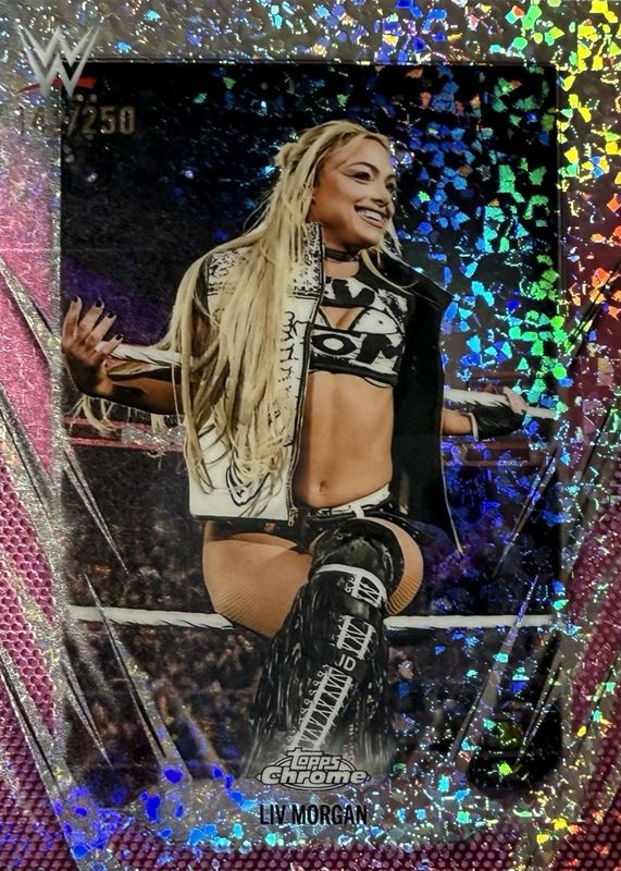 2026 Topps Chrome WWE #17 Pink Mini Diamond Refractor /250