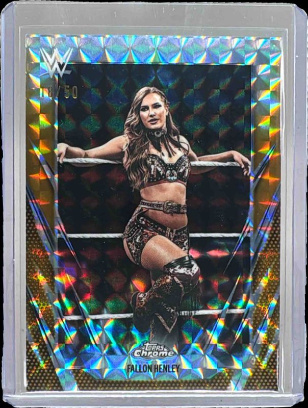 2026 Topps Chrome WWE #165 Gold Geometric Refractor /50
