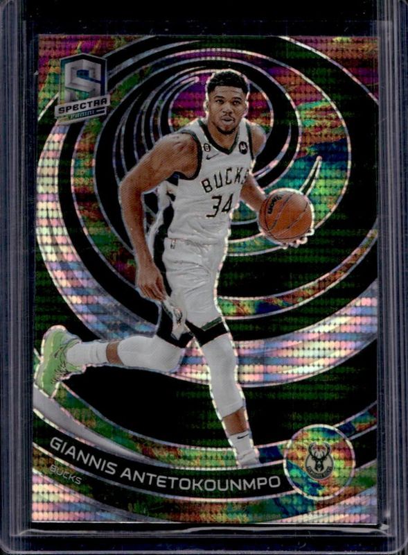 Giannis Antetokounmpo 2022 Spectra #32 Celestial /149 RAW