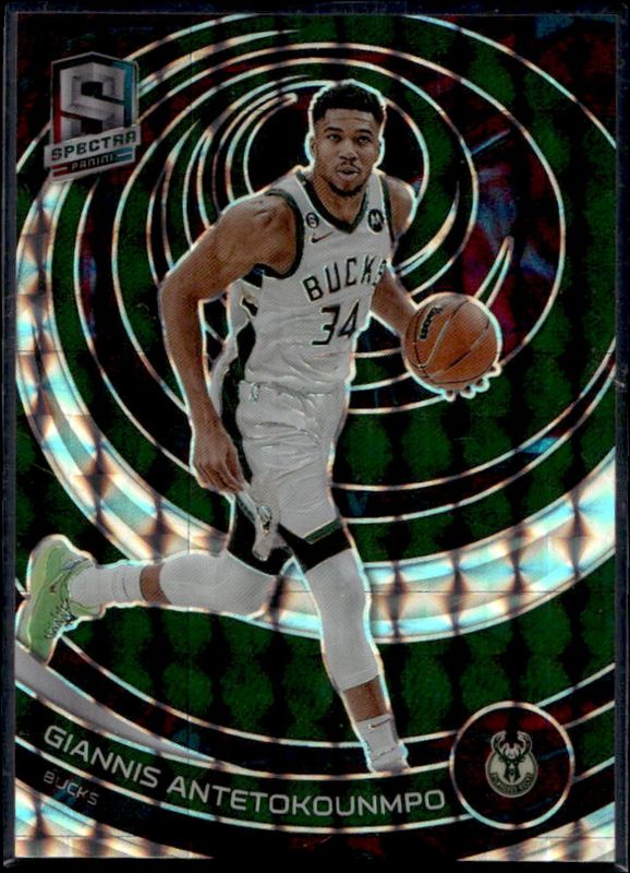 Giannis Antetokounmpo 2022 Spectra #32 Interstellar /99 RAW