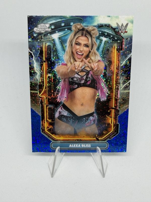 2026 Topps Cosmic Chrome WWE #ET-8 Extraterrestrial Talent - Gold Interstellar Refractor /50