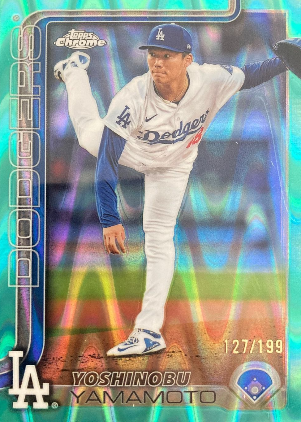 Yoshinobu Yamamoto 2025 Topps Chrome #179 Aqua RayWave Refractor