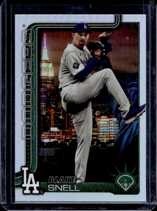 Blake Snell 2025 Topps #676 FF NYC Big Apple Variation RAW