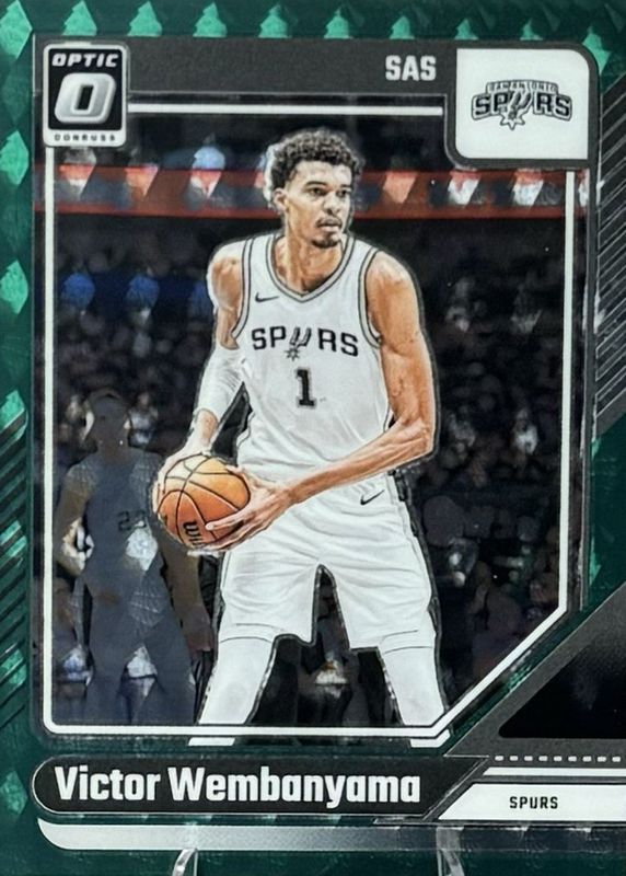 Victor Wembanyama 2024 Optic #45 FOTL Green /14 RAW