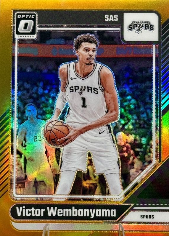 Victor Wembanyama 2024 Optic #45 Gold /10 RAW