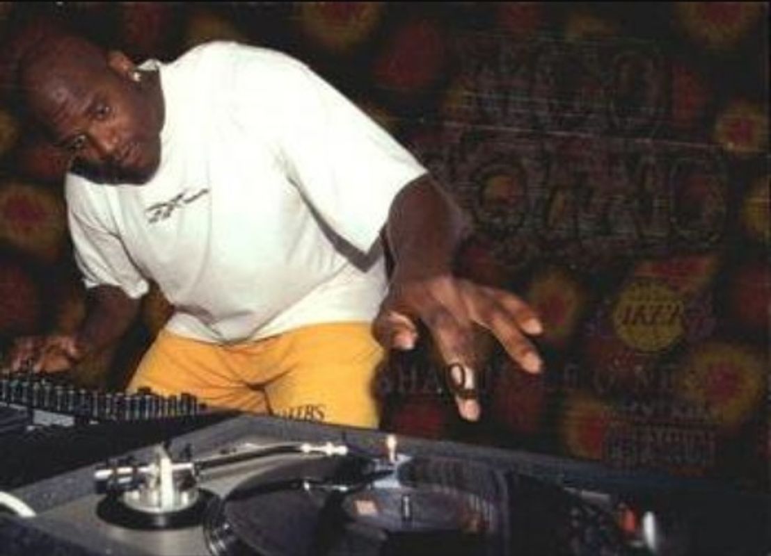 Shaquille O'Neal 1998 Skybox Premium #2-MS Mod Squad RAW