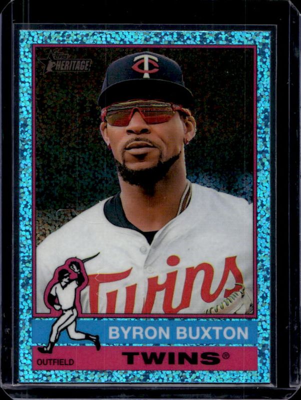 Byron Buxton 2025 Topps Heritage #282 Chrome - Light Blue Sparkle Refractor RAW