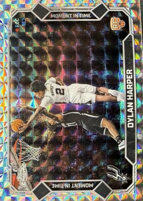 2025 Topps Chrome Update #MT-17 Moment In Time - Geometric Refractor