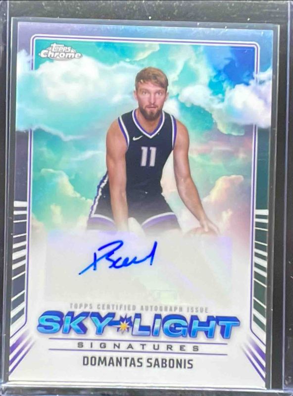 Domantas Sabonis 2024 Topps Chrome #SLS-DS Sky Light Signatures RAW