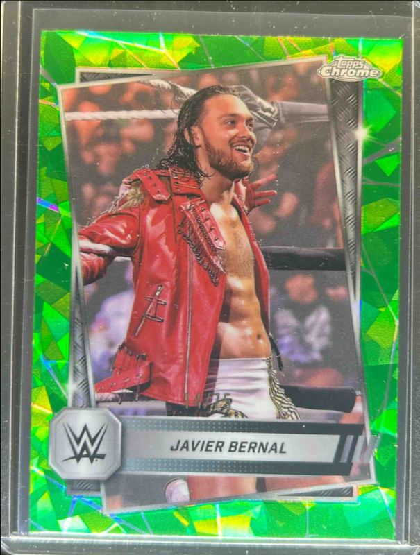 2025 Topps Chrome WWE Sapphire Edition #61 Base Chrome - Green Refractor /75