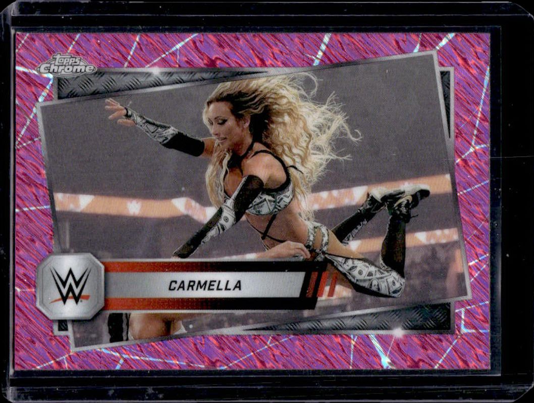2025 Topps Chrome WWE #145 Pink Shimmer Refractor
