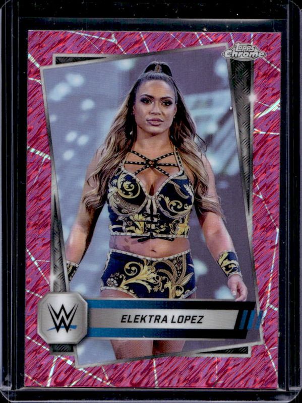 2025 Topps Chrome WWE #95 Pink Shimmer Refractor