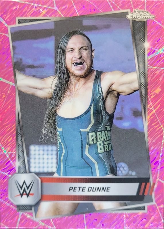2025 Topps Chrome WWE #34 Pink Shimmer Refractor