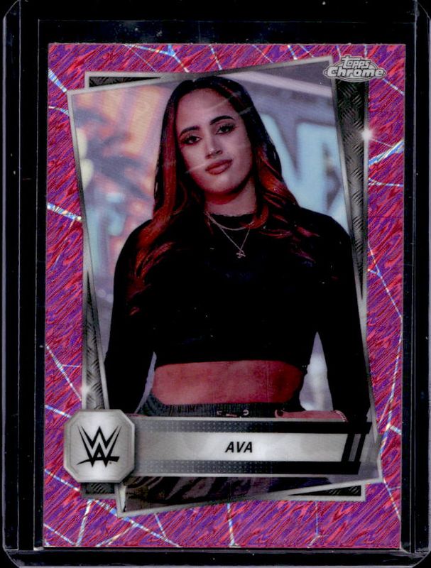 2025 Topps Chrome WWE #84 Pink Shimmer Refractor