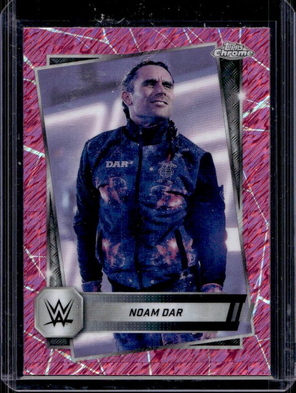 2025 Topps Chrome WWE #142 Pink Shimmer Refractor
