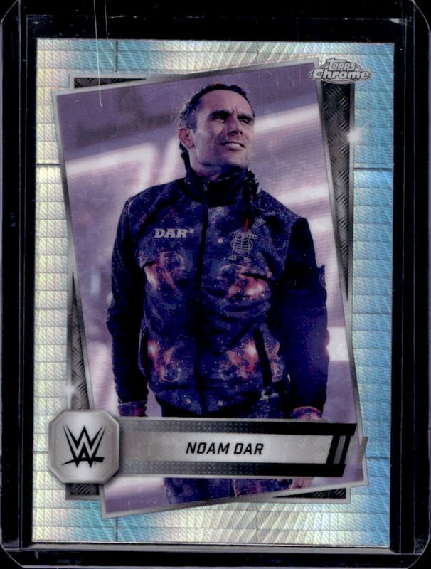 2025 Topps Chrome WWE #142 Prism Refractor