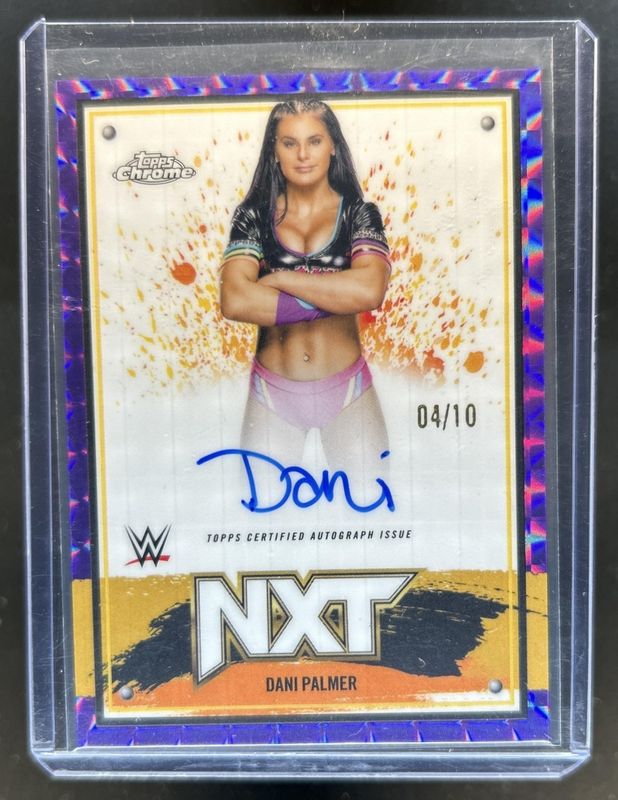 2025 Topps Chrome WWE #NXT-DPM NXT Chrome Autographs - Purple Geometric Refractor /10