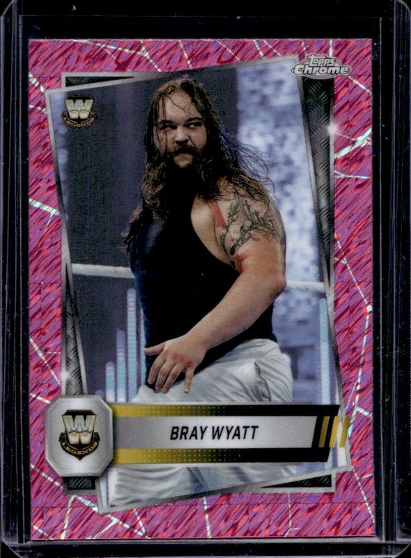 2025 Topps Chrome WWE #126 Pink Shimmer Refractor