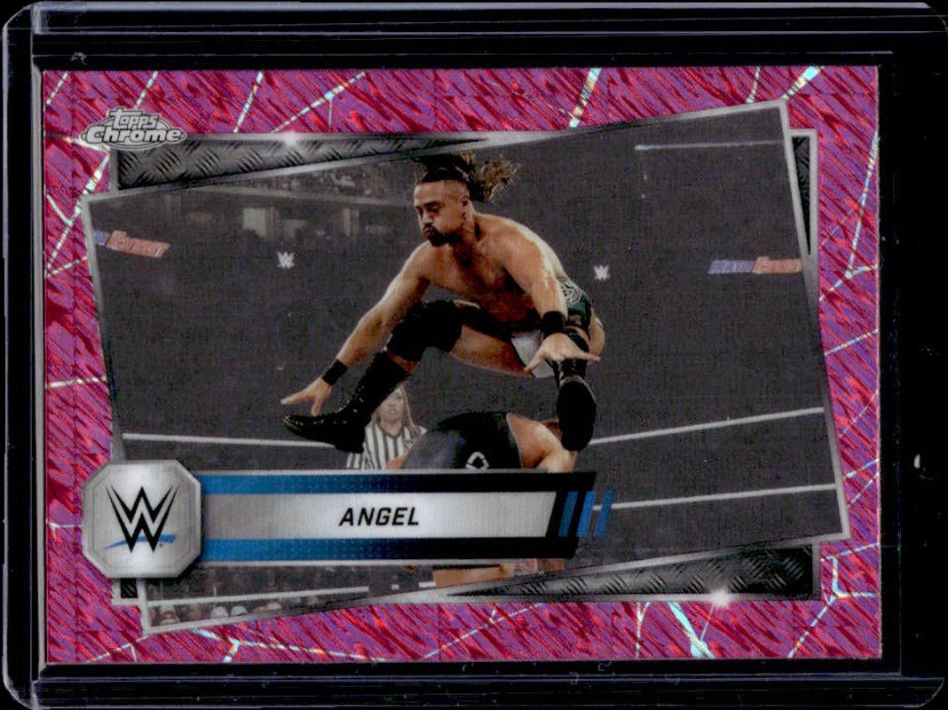 2025 Topps Chrome WWE #27 Pink Shimmer Refractor