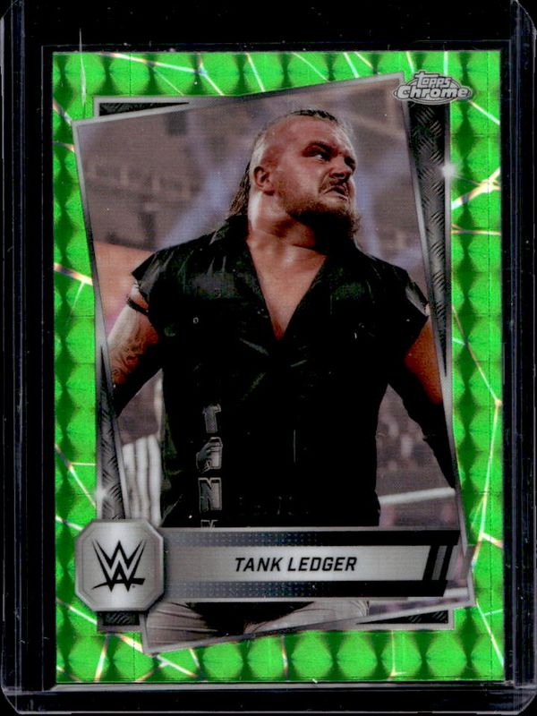 2025 Topps Chrome WWE #28 Neon Green Geometric Refractor /75