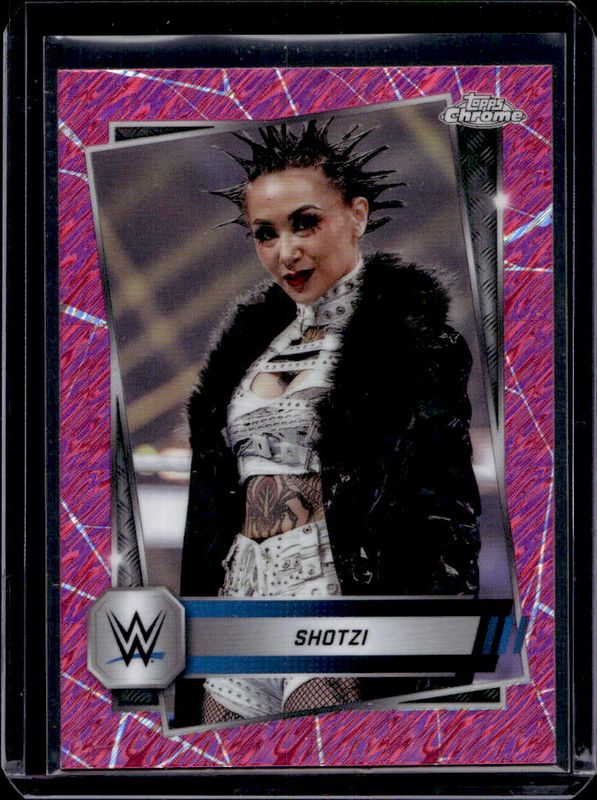 2025 Topps Chrome WWE #33 Pink Shimmer Refractor